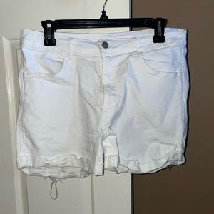white jean shorts from H&M
